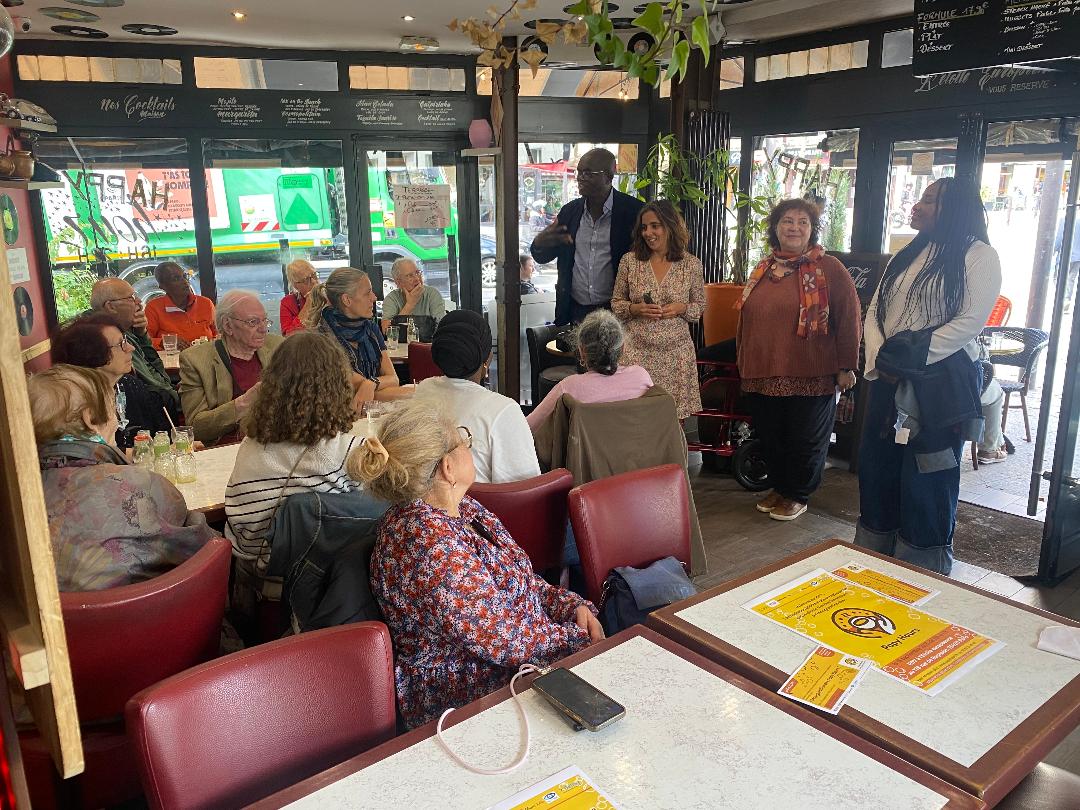 Inauguration du premier bar labellisé "Papy Hours" à l'Etoile européenne dans le 20ème arrondissement de Paris, le 15 septembre 2025